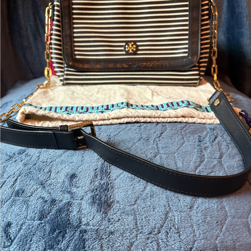 Pre-Owned
Tory Burch
Kerrington striped crossbody bag